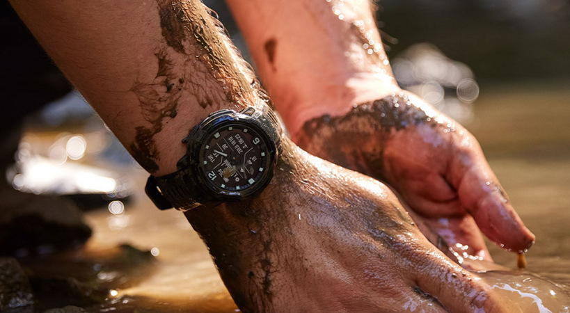 Inteligentné hodinky Garmin Instinct Crossover Solar – Tactical Edition čierne