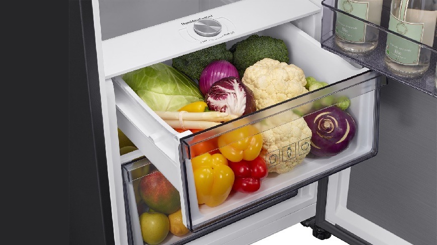 Chladnička Samsung RR70H39CEFEO čierna zásuvka humidity s nastaviteľnou vlhkosťou plná zeleniny