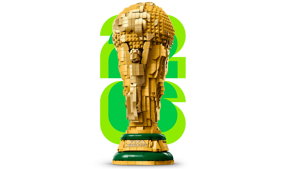 Stavebnica LEGO® Editions 43020 Oficiální trofej Mistrovství světa ve fotbale Futbalová trofej z kociek LEGO sa hodí ako originálny darček pre malých fanúšikov, zberateľov i nadšených staviteľov.