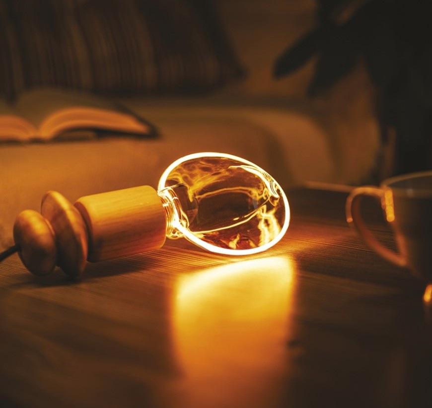 Žiarovka LED EMOS DECO G130OA "O" inštalovaná v interiéri