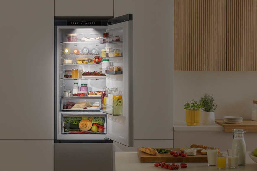 Chladnička s mrazničkou Gorenje G600 NRB620C61BX4WFE čierna Chladnička Gorenje NRB620C61BX4WFE je umiestnená v kuchyni. Vnútri sa nachádza úsporné vnútorné osvetlenie, ktoré vám posvieti do všetkých políc.
