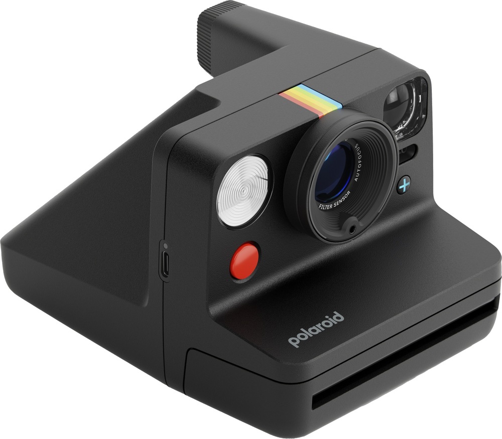 Instantný fotoaparát Polaroid Now+ Gen 3 čierny Fotoaparát Polaroid Now+ Gen 3 mierne natočený z pravej strany