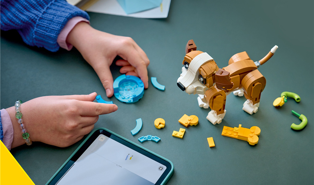 Stavebnica LEGO® Creator 3 v 1 31382 Roztomilá zvířata: Roztomilé štěňátko Psíka môžete pomocou rovnakých kociek LEGO prestavať na veveričku s orieškom alebo kačicu s jazierkom.