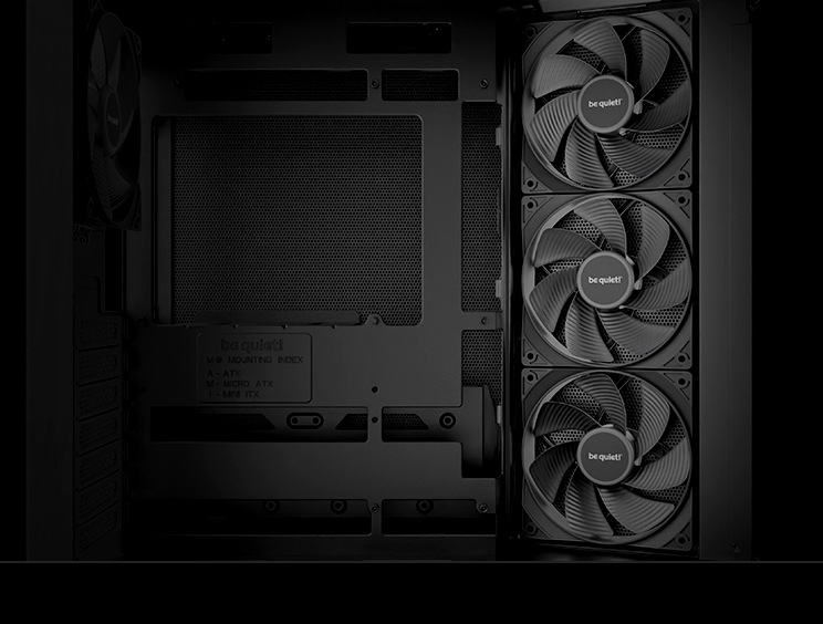 LIGHT BASE 500 podporuje základné dosky s konektormi na zadnej strane