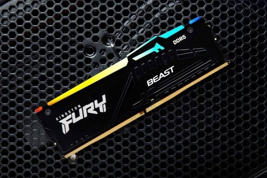 Pamäťový modul Kingston FURY Beast RGB 128GB (2x64GB) DDR5 5600MHz CL36 čierny Detail obrázku pamäte RAM.