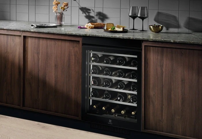 Vínotéka Electrolux EWUS040B8B čierna Electrolux EWUS040B8B, černá