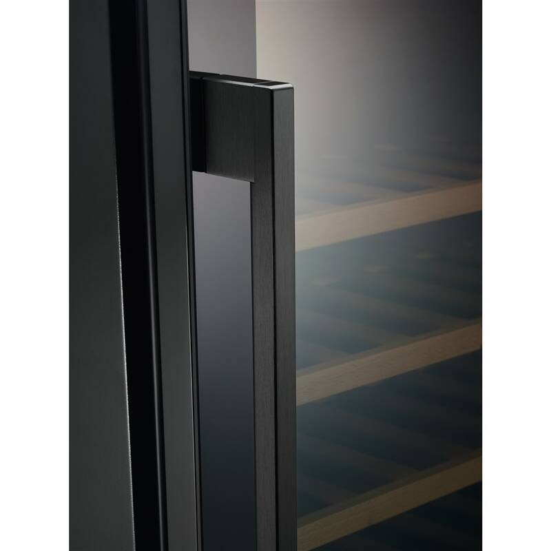 Vínotéka Electrolux EWUS052B5B čierna