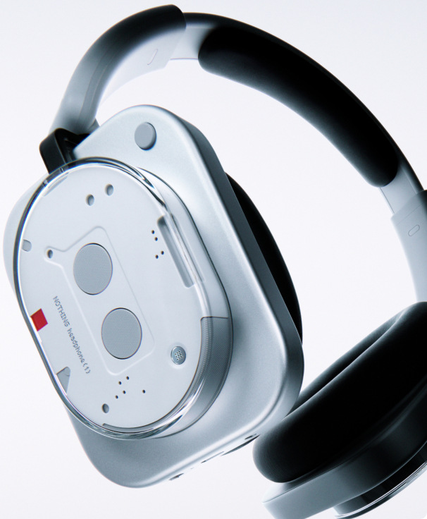 Detail bezdrôtových slúchadiel Nothing Headphone (1)