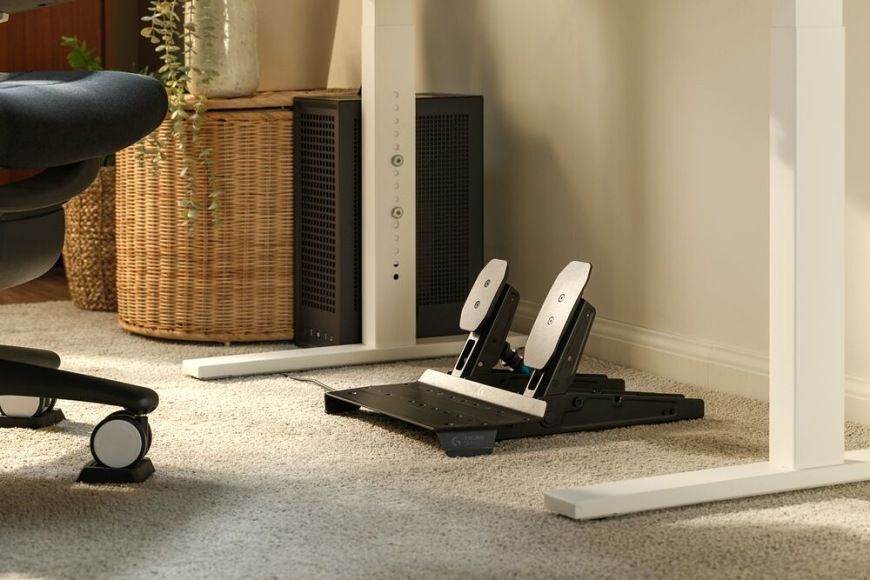 Pedále Logitech G RS Pedals čierne Kompaktné prevedenie sa pohodlne zmestí pod pracovný stôl a uľahčuje vytvorenie domácej závodnej stanice bez zložitej inštalácie