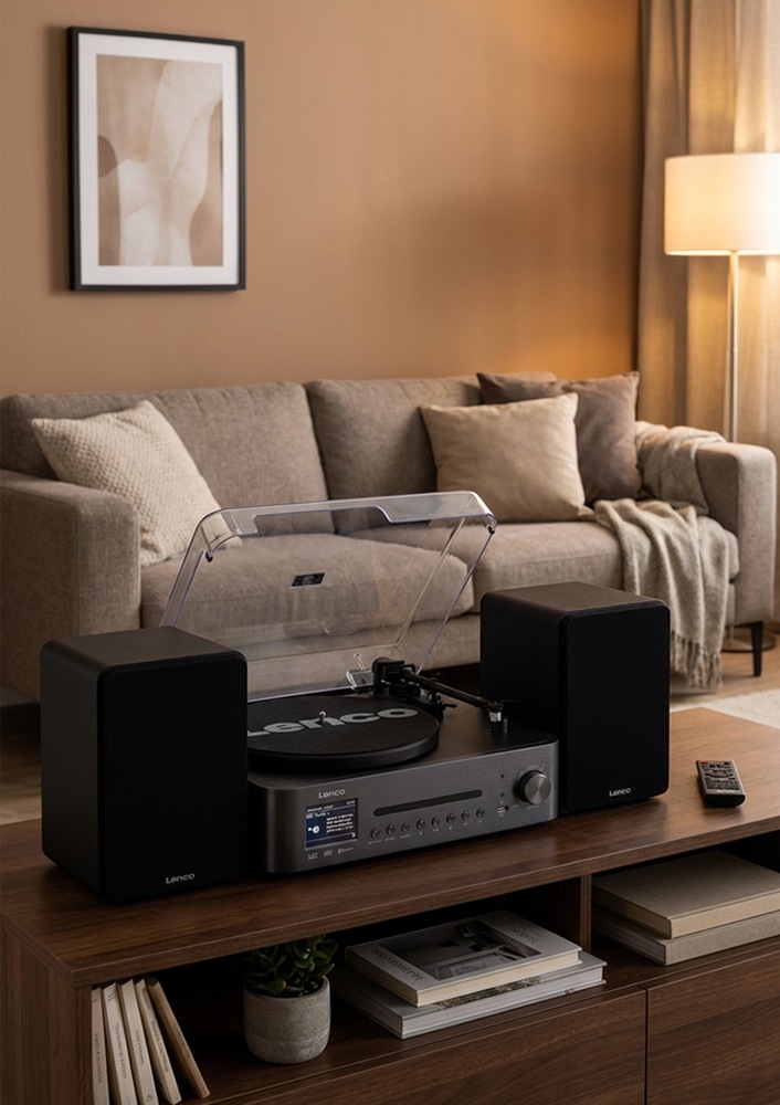 Mikro HiFi systém Lenco MC-760 čierny Mikrosystém Lenco MC-760 s gramofónom a reproduktormi umiestnený v modernej obývacej izbe