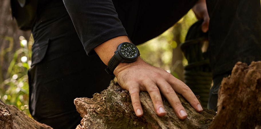 Inteligentné hodinky Garmin Instinct Crossover Solar – Tactical Edition čierne
