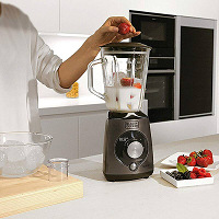Stolný mixér Black+Decker BXJB1000E čierny/nerez
