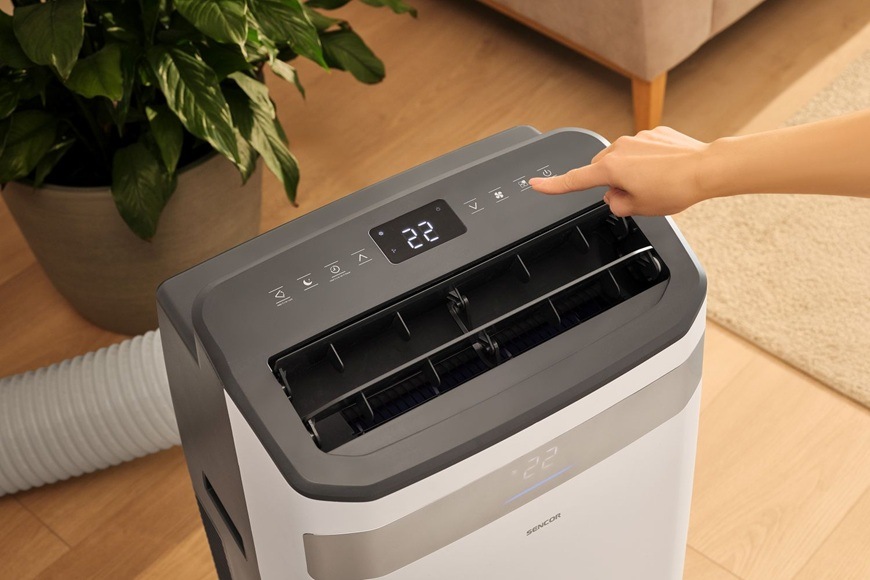Mobilná klimatizácia Sencor SAC MT1270C EXTRASILENT s dotykovým ovládaním a LED displejom umožňuje ľahké nastavenie teploty a režimov chladenia pre maximálny komfort v domácnosti.