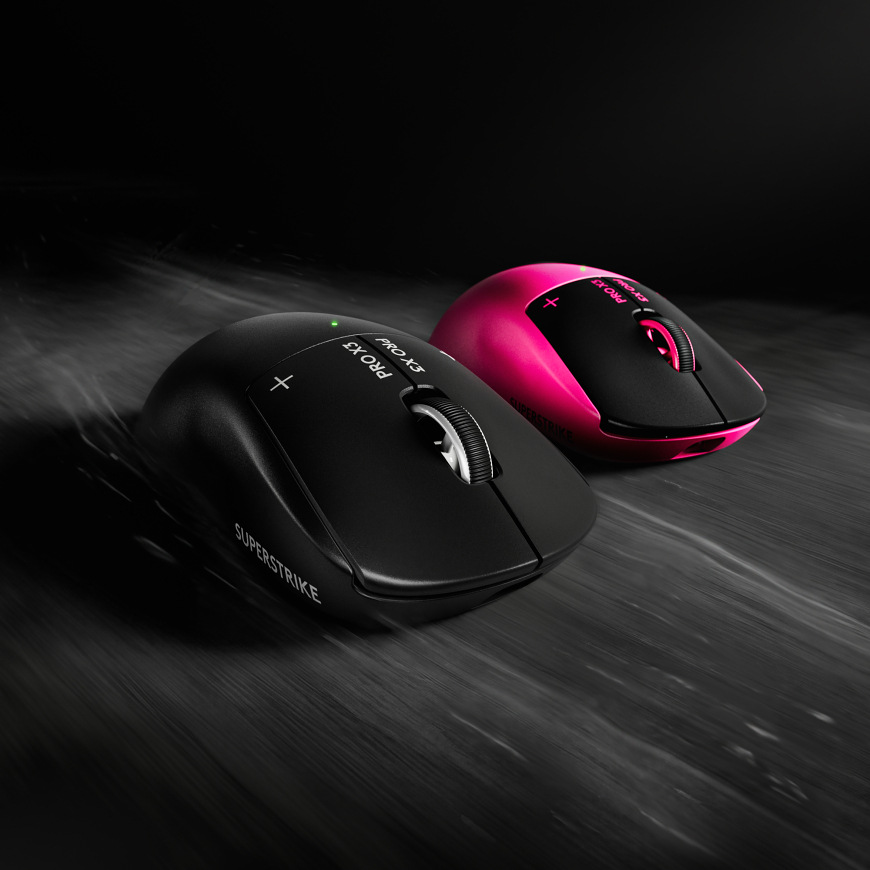 Myš Logitech G PRO X3 SUPERSTRIKE čierna Dve varianty myši Logitech G PRO X3 Superstrike vedľa seba v dynamickom produktovom zábere