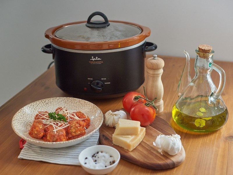 Pomalý hrniec JATA JEOL2135 http://jata.cz/produkty/kuchynske-spotrebice/terakotovy-pomaly-hrnec-jata-jeol2135/