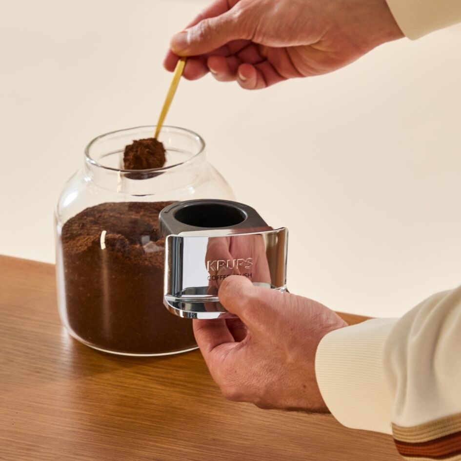 Automatický kávovar Krups Coffee Crush SA401LE0 zelený Dávkovanie mletej kávy do zásobníka kávovaru Krups SA401LE0 Coffee Crush