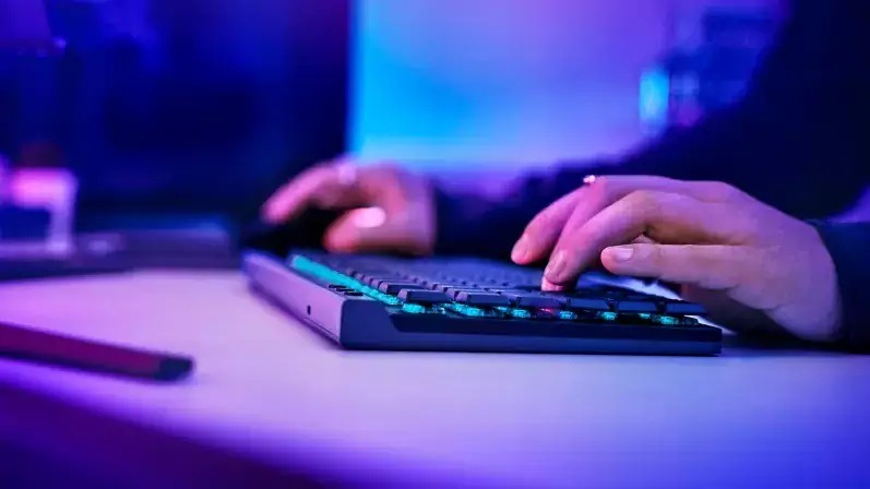 Klávesnica Logitech G515 TKL Lightspeed, CZ/SK layout čierna Klávesnica Logitech G515 TKL Lightspeed, CZ/SK layout čierna
