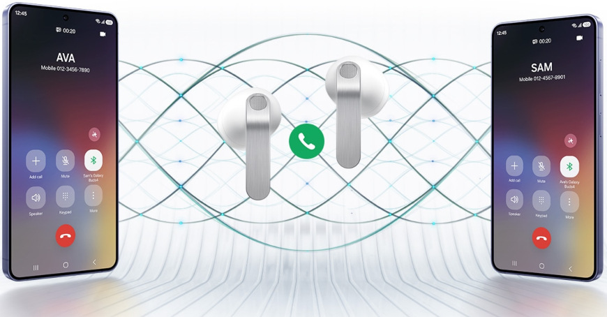 Slúchadlá Samsung Galaxy Buds4 čierna Dva telefóny s aktívnym hovorom a slúchadlá Samsung Galaxy Buds4 so vstavanými mikrofónmi a potlačením šumu