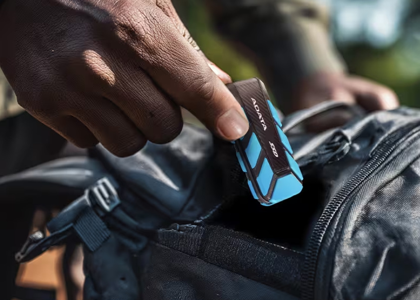 ADATA SD820 je nádherne kompaktný a váži len 26,5 g