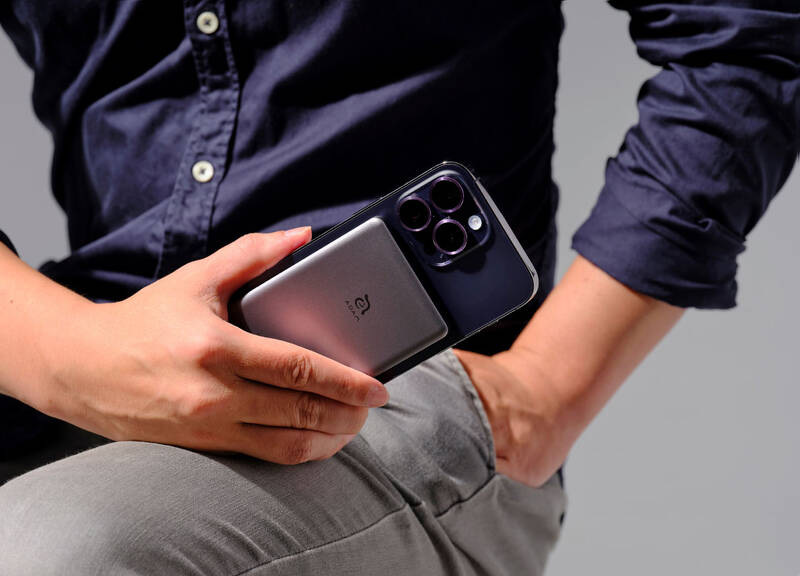 Powerbank ADAM Elements GRAVITY C5 5000 mAh sivá Powerbank ADAM Elements GRAVITY C5 5000 mAh sivá
