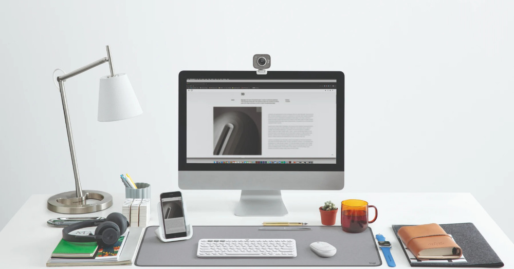 Podložka pod klávesnicu a myš Logitech Desk Mat Studio Series. 30 x 70 cm fialová Podložka pod klávesnicu a myš Logitech Desk Mat Studio Series. 30 x 70 cm fialová