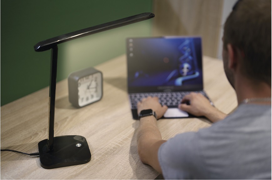 Stolná lampa EMOS CHASE čierna stolni_led_lampa_emos_chase