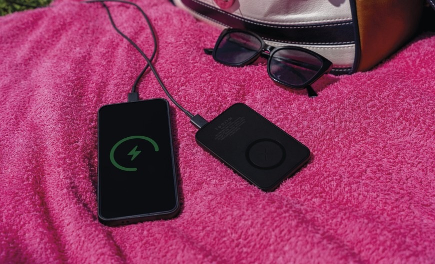 Powerbanka EMOS WI 521, 20W 5000 mAh - čierna