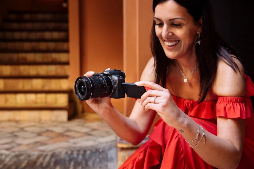 Canon EOS R10, čierna