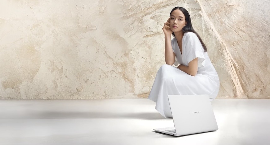 Notebook Asus Zenbook S14 OLED biely Asus Zenbook S14 s vami bez problémov udrží nielen pracovný krok. O jeho prevádzku sa totiž stará 16-jadrový procesor Intel Core Ultra 9″ width=