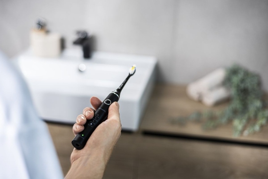 Zubná kefka TrueLife SonicBrush Compact Black čierna TrueLife SonicBrush Compact Black, černá