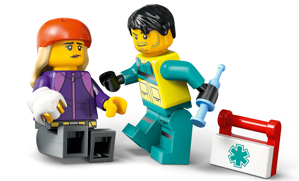 Stavebnica LEGO® City 60451 Sanitka Striekačka, obväz a zdravotnícka taška dopĺňajú hranie a pomáhajú deťom spoznávať svet záchranárov.