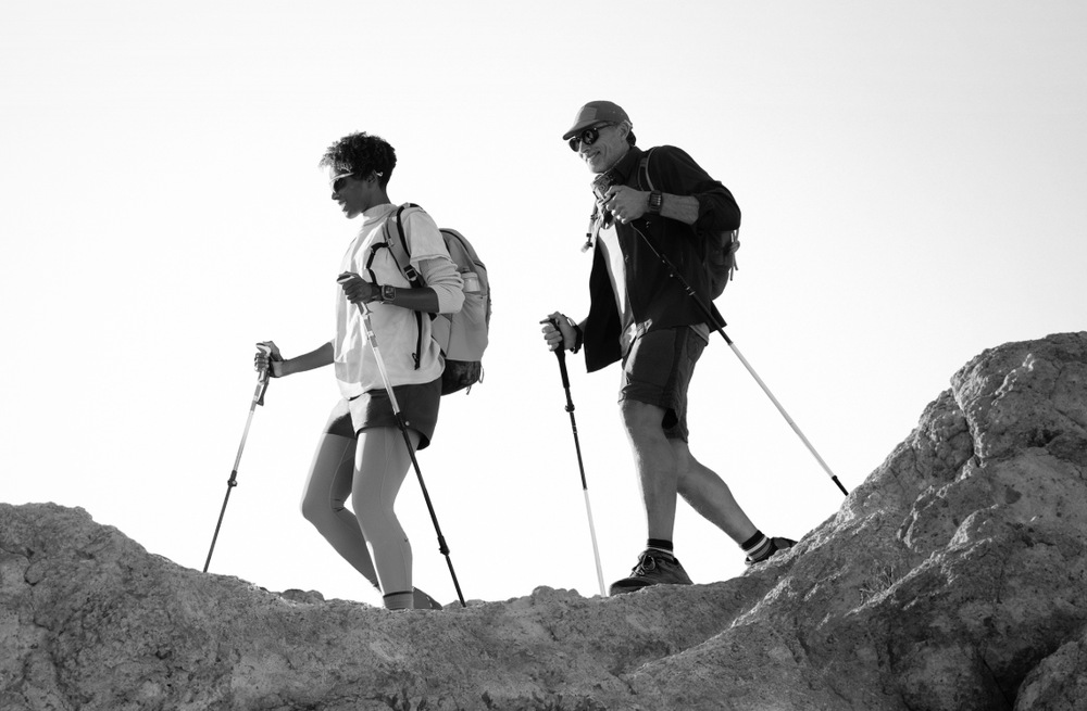 Inteligentné hodinky Apple Watch Ultra 3 GPS + Cellular 49mm čierny titán - čierny / uhlový trailový ťah - M/L