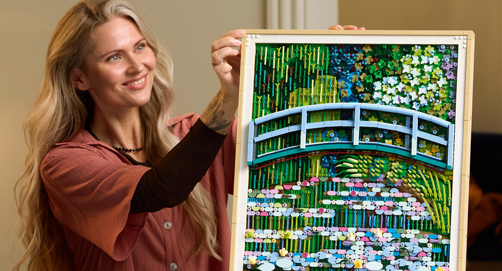 Stavebnica LEGO® Art 31220 Claude Monet – Most nad jezírkem s lekníny Zostavovanie ponúka dospelým odpočinkový kreatívny projekt, ktorý dopĺňa aplikácia LEGO Builder a podcast o Monetovi.