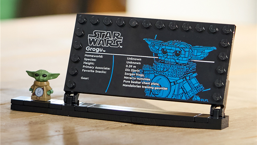 Stavebnica LEGO® Star Wars™ 75446 Grogu™ (mandalorianský učedník) Beskarové brnenie, taška a modrá sušienka dopĺňajú model a prinášajú ďalšie možnosti kreatívneho hrania.