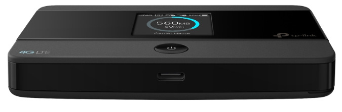 Router TP-Link M7352 4G LTE sivý Detail spodnej časti mobilného Wi-Fi routera TP-Link M7352 s konektorom USB-C na nabíjanie