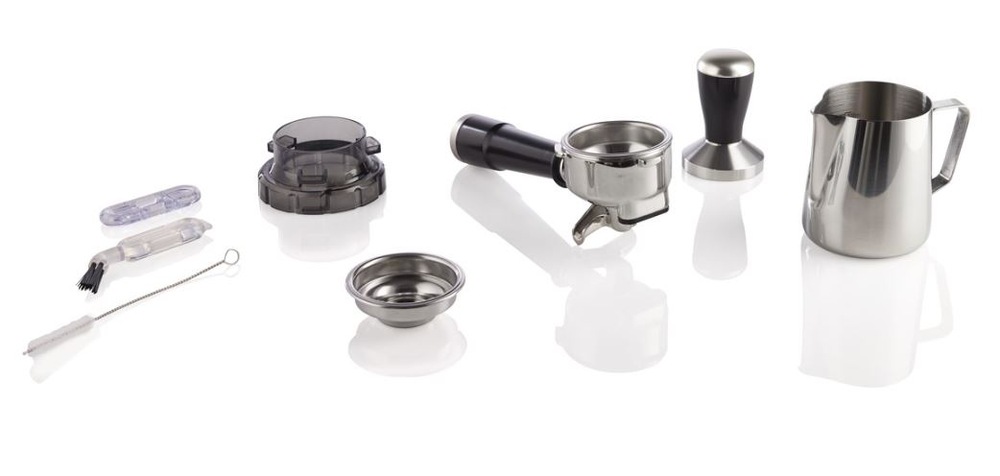 Espresso Hisense HSACM20LP antracitová farba príslušenstvo pre kávovar Hisense: vtláčadlo, čistiaca sada, nerezová páka, 2 filtre a 350ml nádoba na prípravu mlieka.