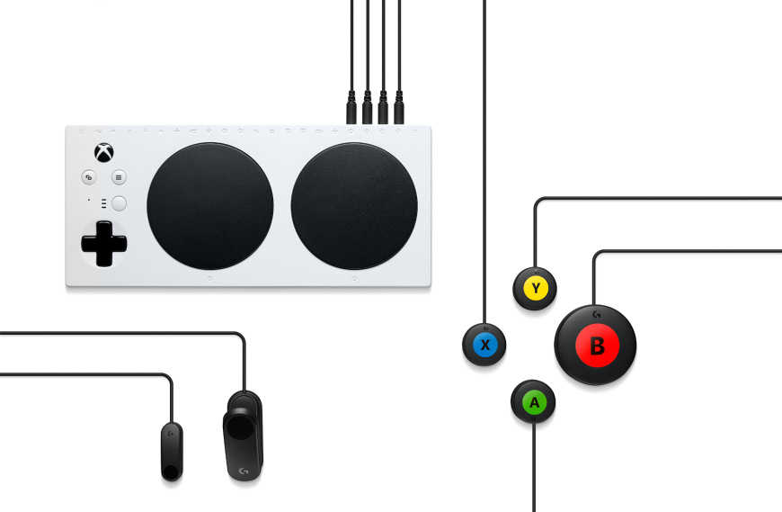 Sada Logitech G Adaptive Gaming Kit - Xbox čierne Logitech G Adaptive Gaming Kit pripojený k ovládaču Xbox Adaptive Controller