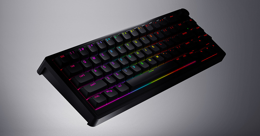 HATOR Skyfall 65 Wired s rozsvietenými klávesmi a svetelnou linkou na tmavom pozadí