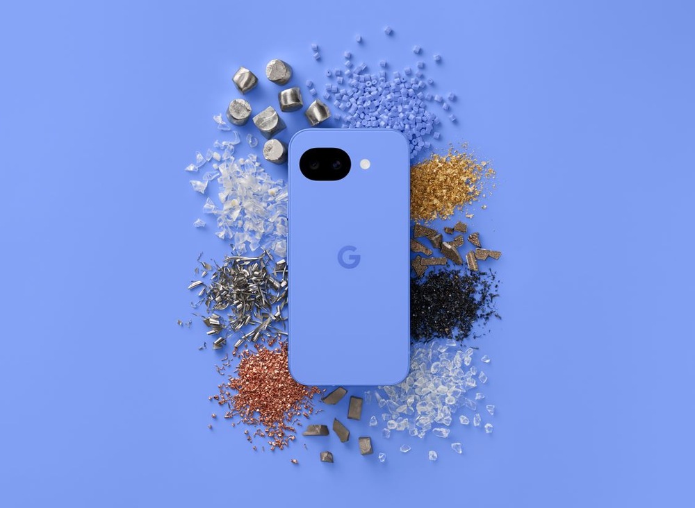 Mobilný telefón Google Pixel 10a 5G 8 GB / 256 GB čierny smartphone Google Pixel 10a zo zadnej strany