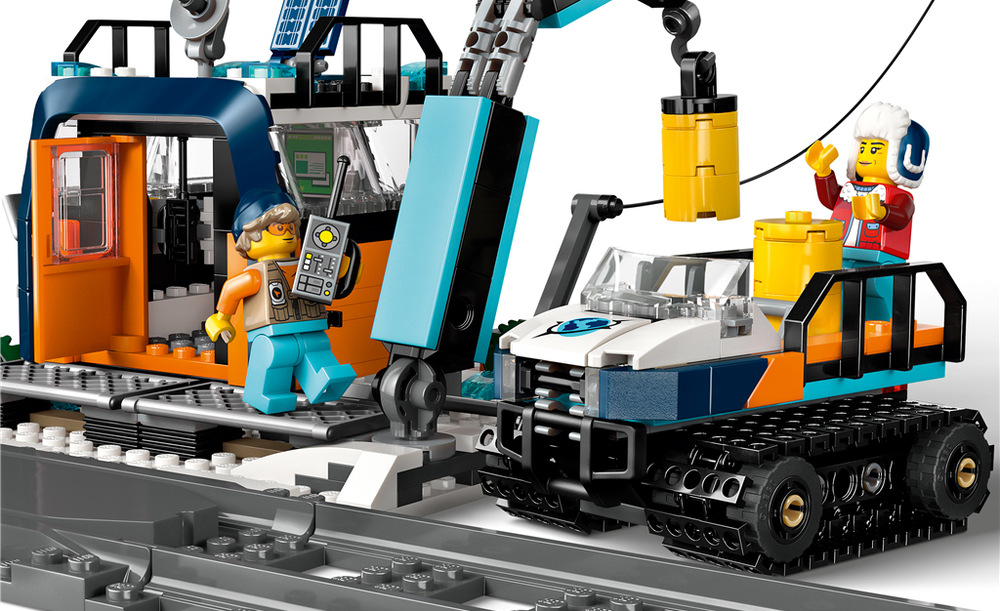 Stavebnica LEGO® City 60470 Polární expres pro průzkumníky Arktidy Arktická základňa, banská jaskyňa a plošinový automobil rozširujú možnosti prieskumu aj prepravy snežného traktora.