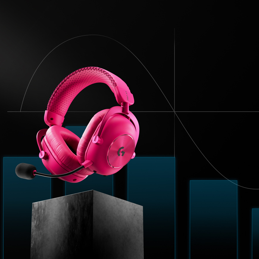 Headset Logitech PRO X3 LIGHTSPEED Wireless biely Headset Logitech PRO X 3 LIGHTSPEED Wireless na podstavci v reklamnom produktovom vizuáli