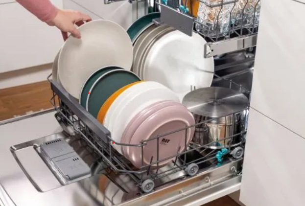 Umývačka riadu Gorenje Essential GS620C10S TotalDry strieborná