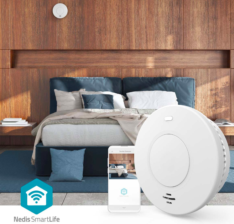 Detektor dymu Nedis SmartLife Wi-Fi nainštalovaný v spálni pre ochranu počas spánku