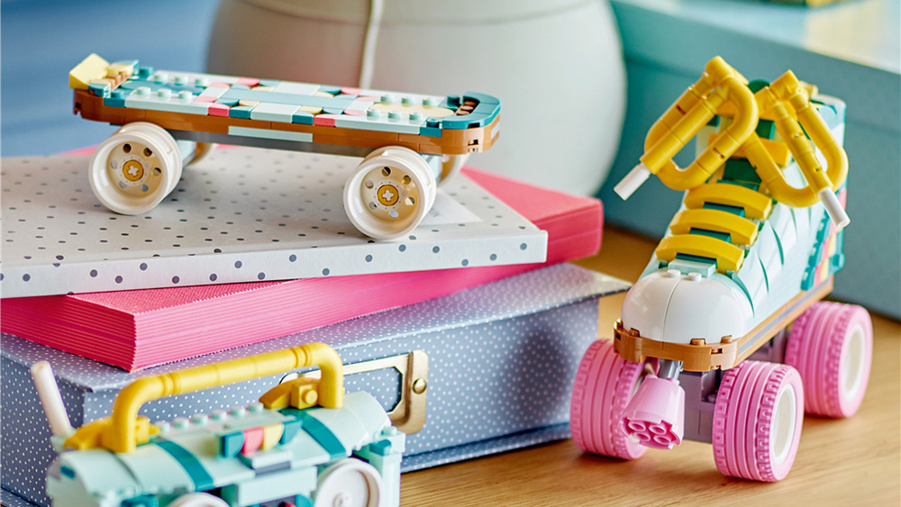 Stavebnica LEGO® Creator 3 v 1 31148 Retro kolieskové korčule Z korčule je možné prestavením vytvoriť skateboard, ktorý prináša nové možnosti pre akčné hranie.