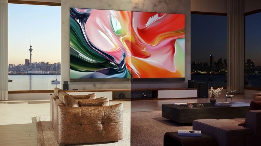 Televízor Hisense 136MX TV Hisense 136MX v modernej obývacej izbe porovnáva kvalitu obrazu vo dne av noci, kedy aj pri silnom dennom svetle zostávajú farby sýte a kontrast výrazný.