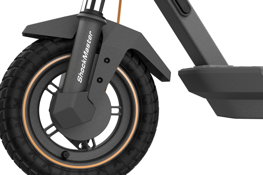 Elektrická kolobežka NAVEE GT3 Max a detail kolesa