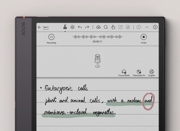 Čítačka kníh ONYX BOOX Note Air 6 C čierna Detail obrazovky e-čítačky Boox s funkciou nahrávania a prepisu poznámok s podčiarknutým textom.