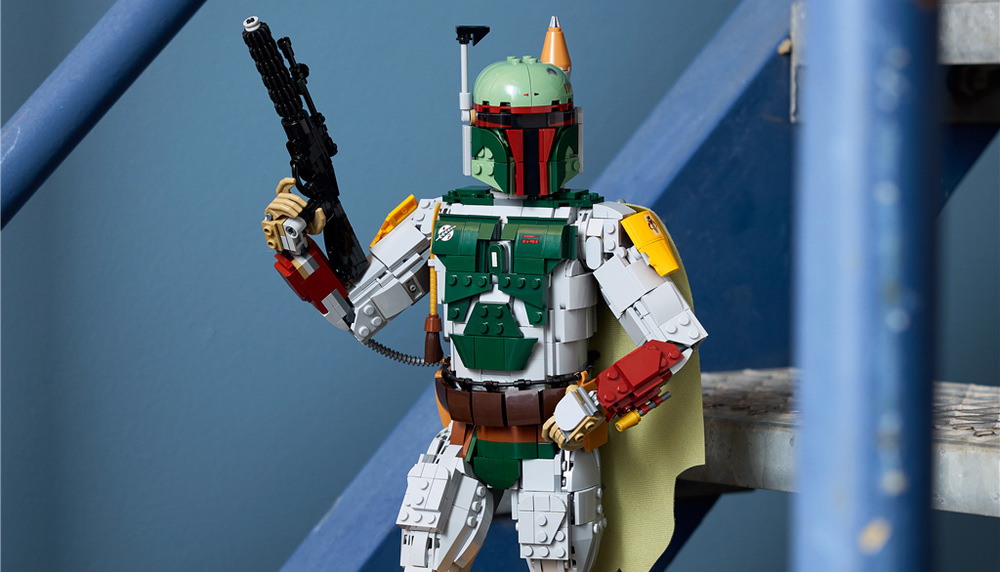 Stavebnica LEGO® Star Wars™ 75455 Boba Fett™ Boba Fett v ikonickej zbroji vzniká z 1 544 dielikov av podobe cez 41 cm vysoké figúrky vynikne na vystaviteľke.