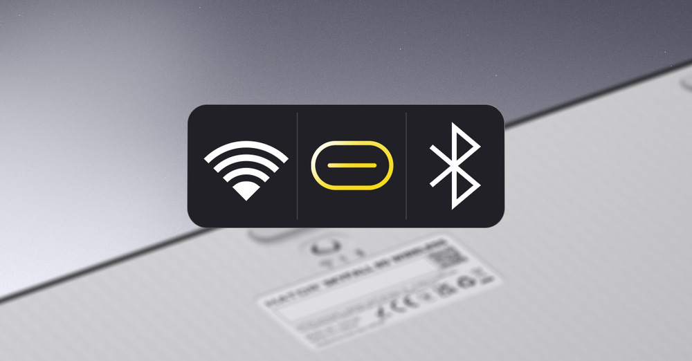 Spodná časť klávesnice HATOR Skyfall Wireless so symbolmi troch režimov pripojenia