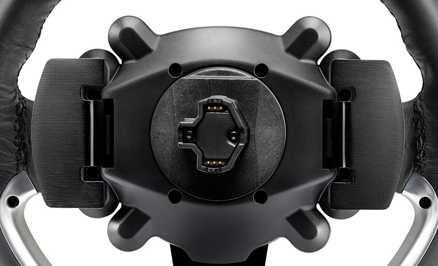 Volant Thrustmaster GT Wheel Add-on pro PC , PS5/4 čierny Zadná strana venca s pripojovacím konektorom pre základňu